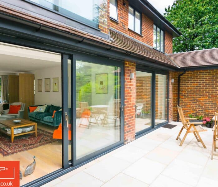 aïr 600LS black sliding doors in a london house extension